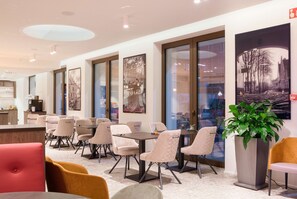 Daily buffet breakfast (EUR 25 per person) - Radisson Blu Hotel Bruges (Bruges)