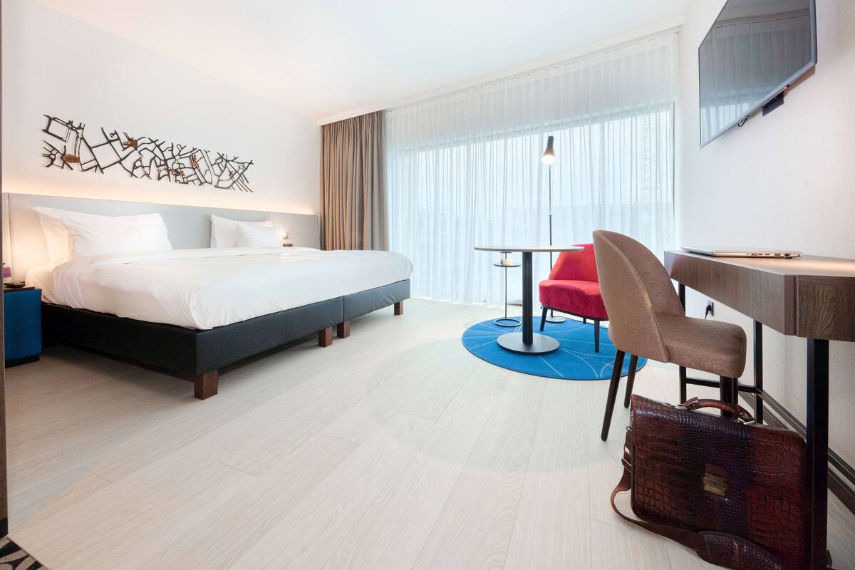 Superior Room | Egyptian cotton sheets, premium bedding, in-room safe, desk