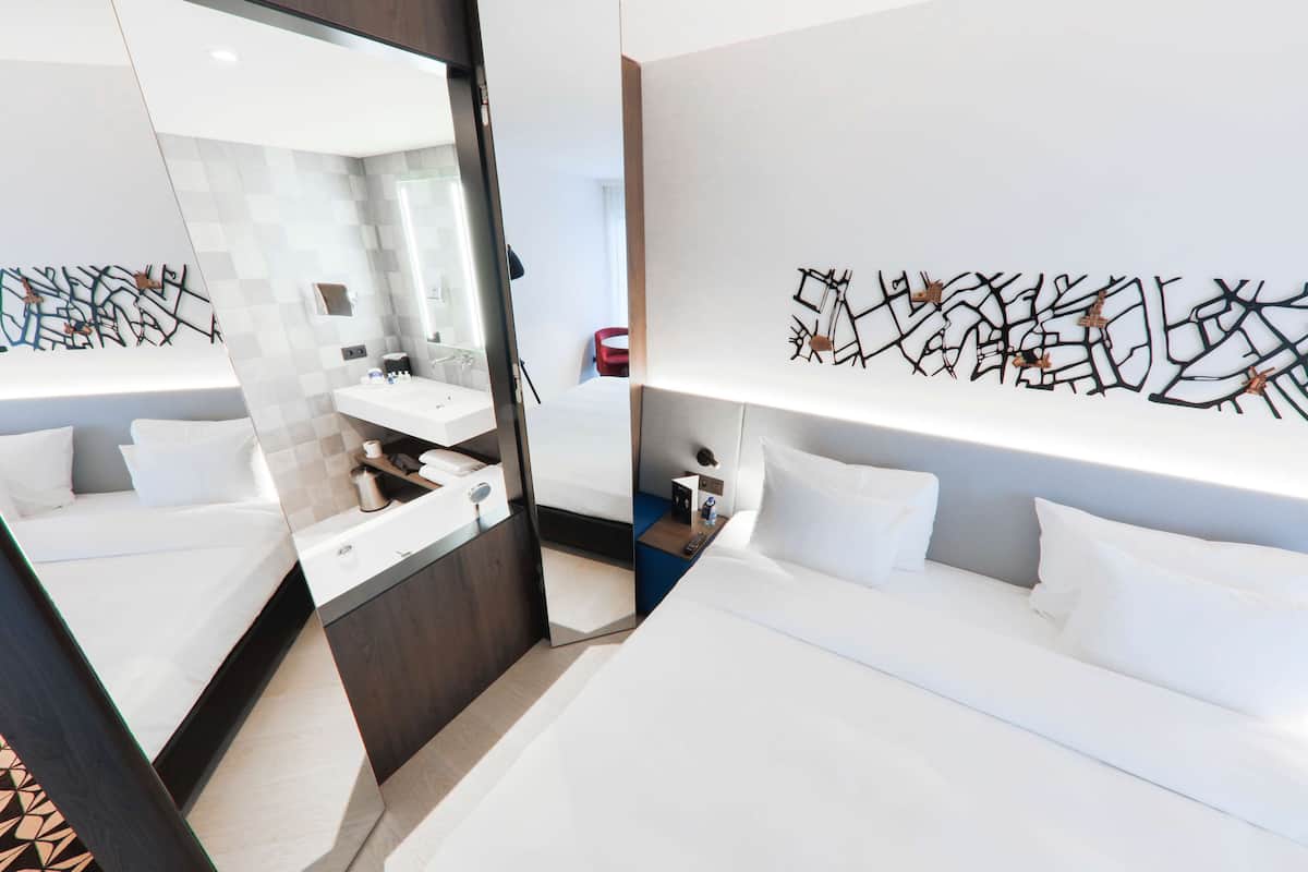 Premium Room | Egyptian cotton sheets, premium bedding, in-room safe, desk