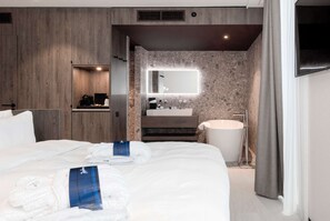 Egyptian cotton sheets, premium bedding, in-room safe - Radisson Blu Hotel Bruges (Bruges)