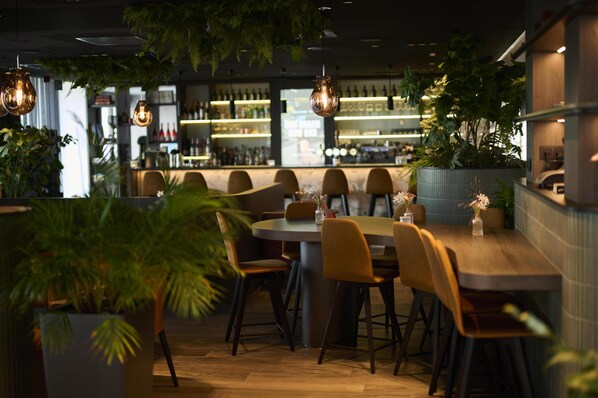 Bar (on property) - Radisson Blu Hotel Bruges (Bruges)