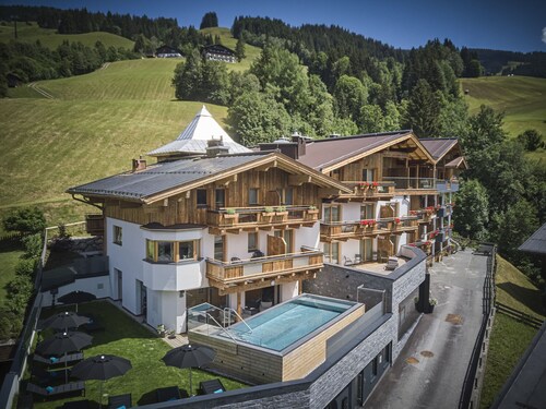 Hotel Astrid inklusive JokerCard, Pool und Liegewiese