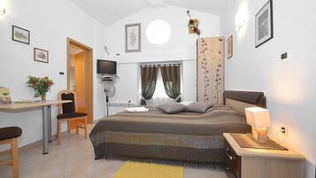 Iron/ironing board, free cribs/infant beds, rollaway beds, free WiFi