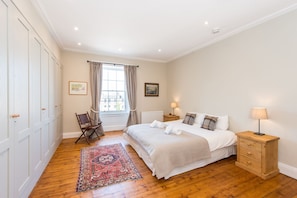 3 bedrooms, Egyptian cotton sheets, free WiFi, bed sheets - The New Town Idyll (Edinburgh)