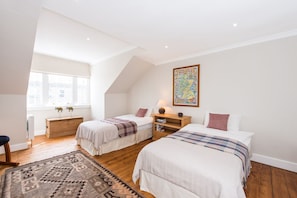 Duplex superluxo, 3 quartos, para não fumantes | 3 quartos, roupas de cama de algodão egípcio, Wi-Fi de cortesia