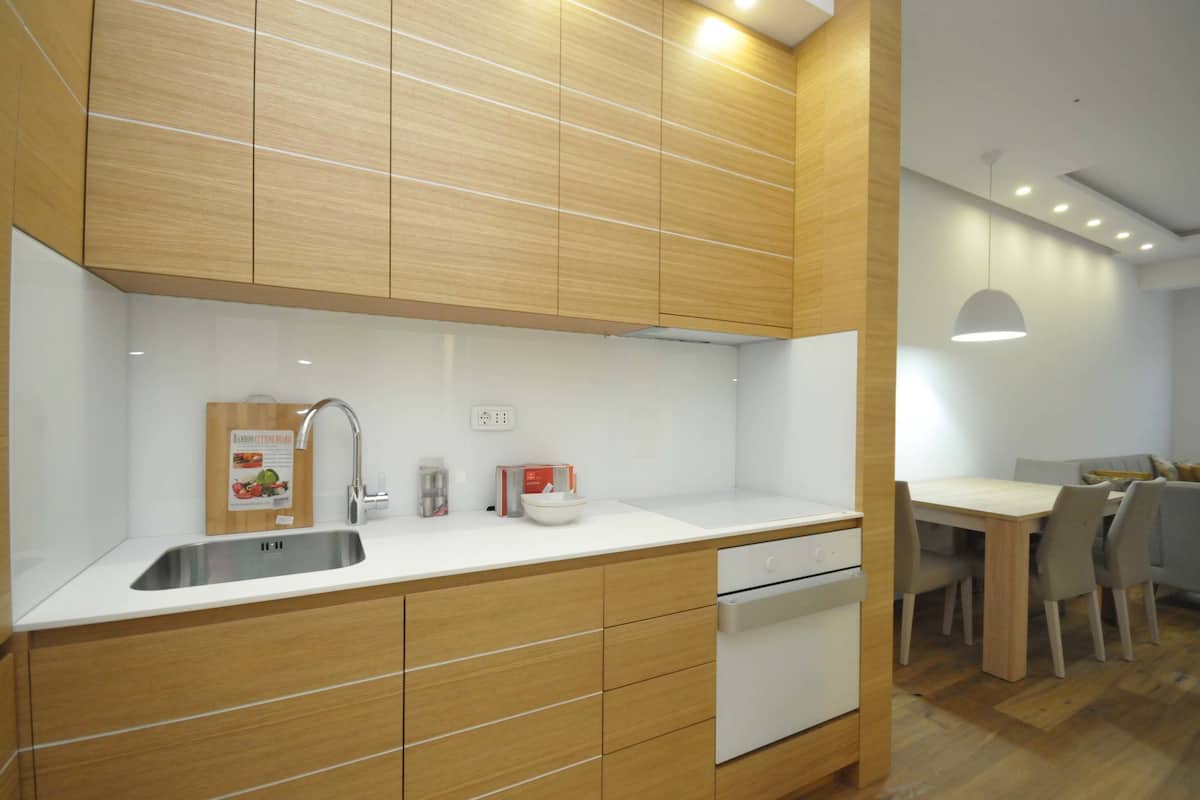 Coffee/tea maker, refrigerator (on request), microwave (on request)