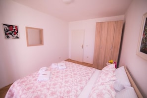 2 chambres, literie de qualité supérieure, bureau