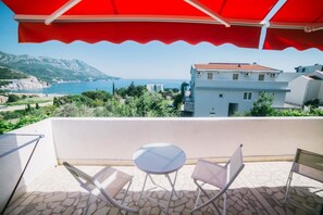 Appartamento, 2 camere da letto, vista mare | Balcone