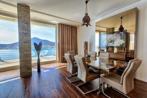 Apartment, 2 Bedrooms (RS6) | Borðhald á herbergi eingöngu