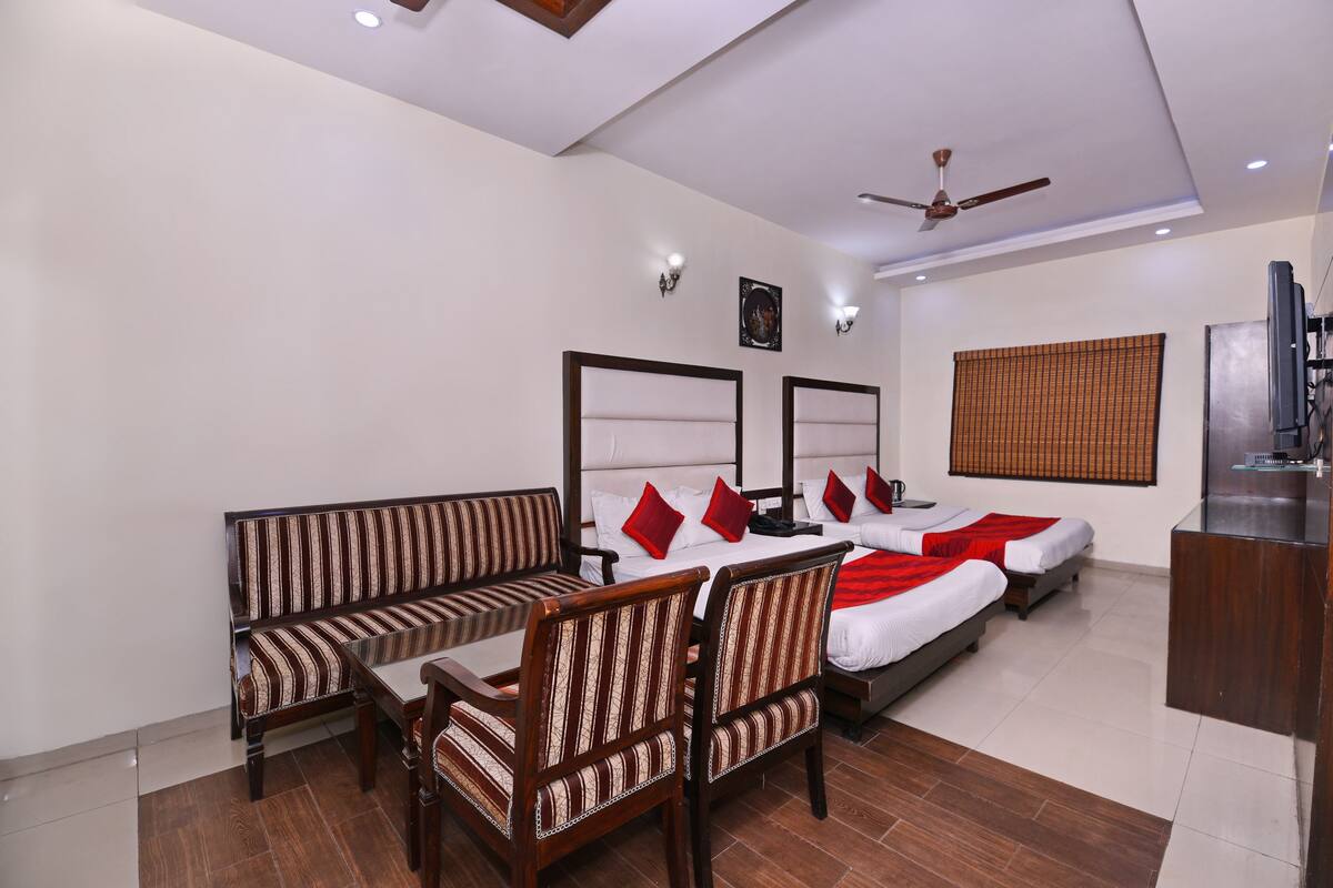 Family Room | Egyptian cotton sheets, premium bedding, in-room safe, soundproofing