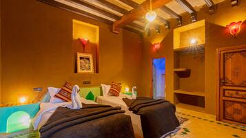 Habitación con 2 camas individuales | 1 dormitorio, ropa de cama de alta calidad, edredones de plumas