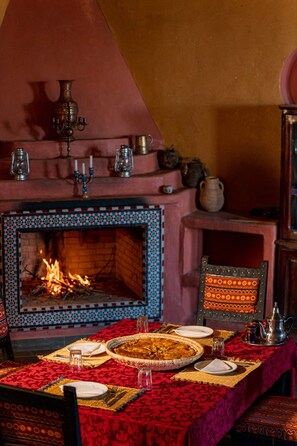 Breakfast, lunch, dinner served; Moroccan cuisine  - Kasbah Hotel Ziz Palace Rissani (Rissani)