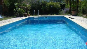 A rectangular swimming pool with clear blue water, surrounded by a tiled deck and potted plants. - l'Oulibo (Villeneuve-les-Corbieres)