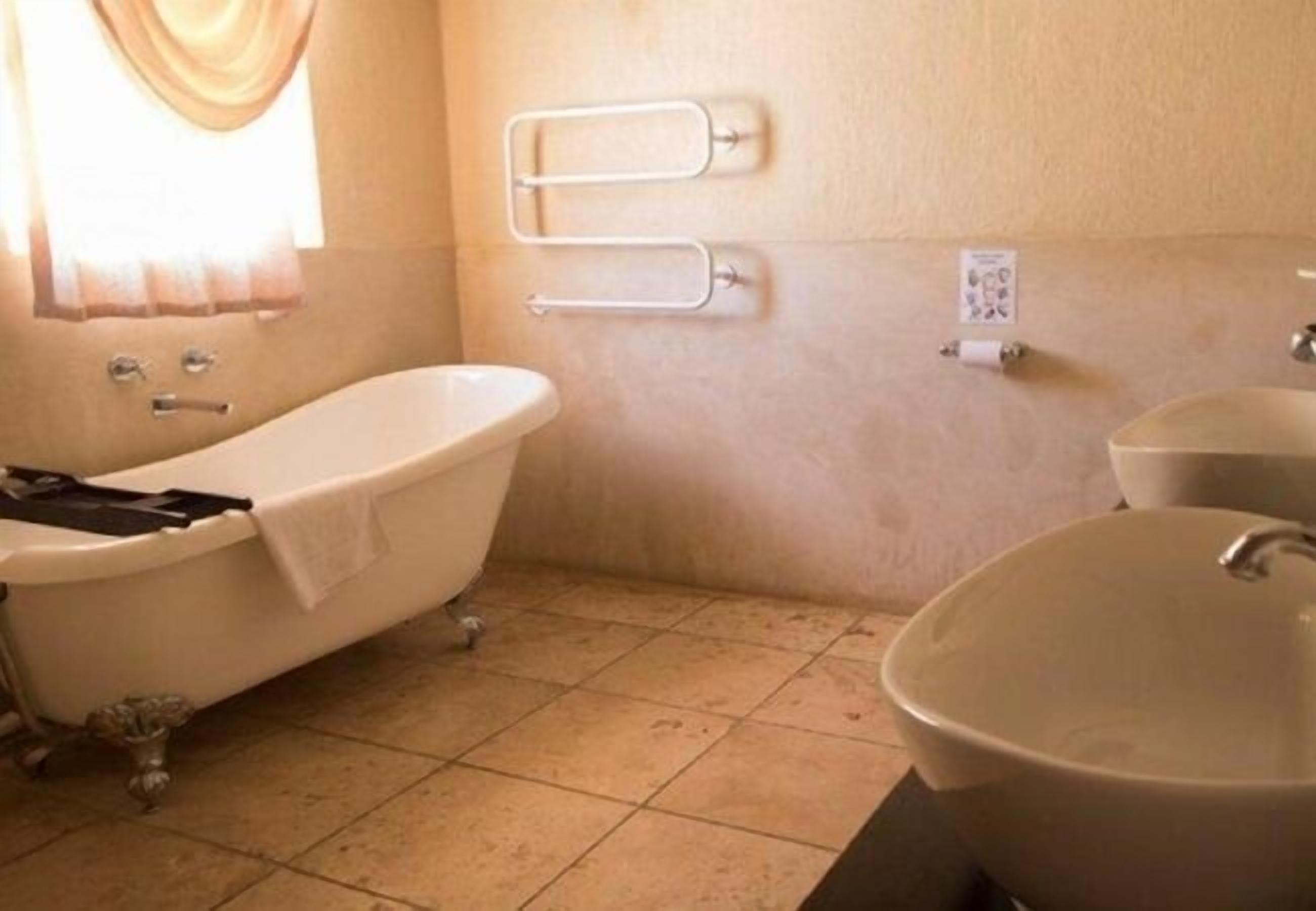 The Grand Elm Suite | Bathroom