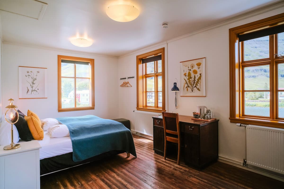 Triple Room, Private Bathroom | Blackout drapes, iron/ironing board (on request), WiFi (free)