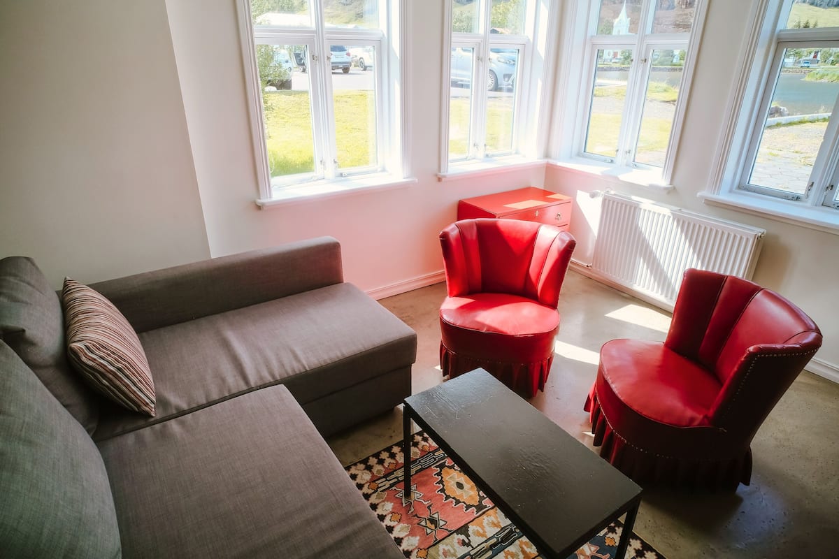 family room, private bathroom | living area