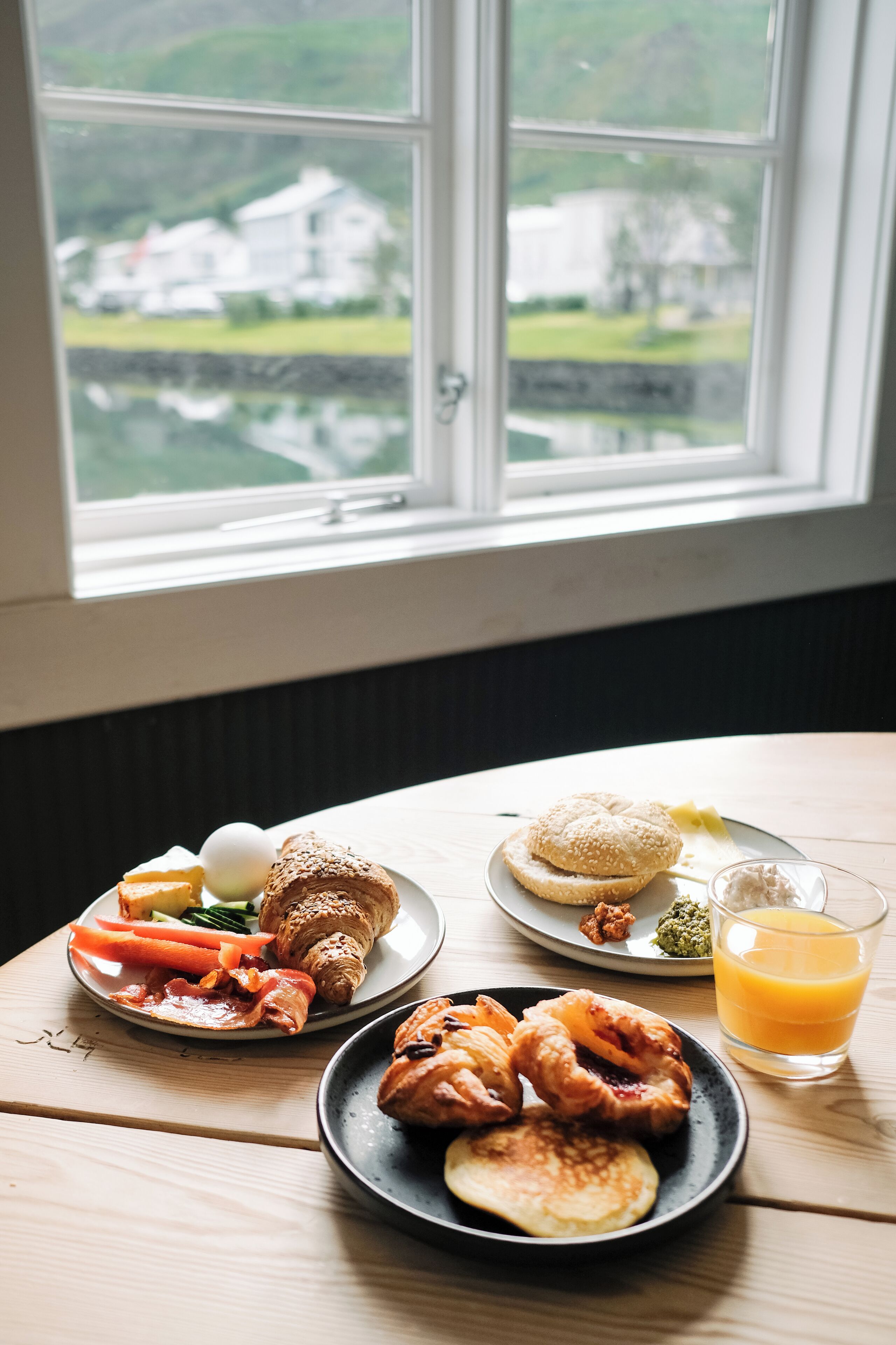 Daily buffet breakfast (EUR 15 per person)