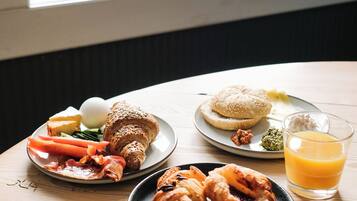 Dagelijks ontbijtbuffet (EUR 15 per persoon)