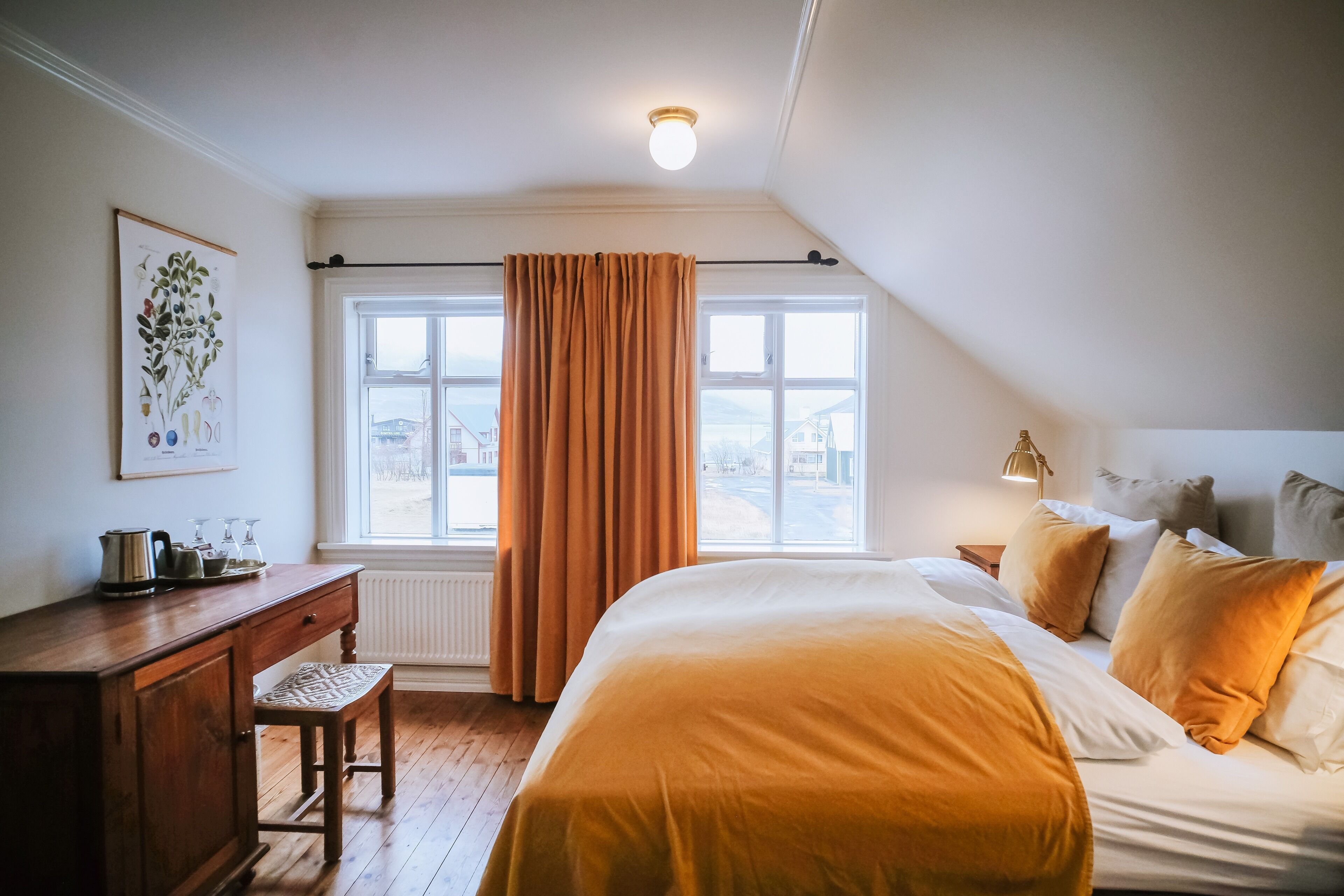 quadruple room | desk, blackout curtains, iron/ironing board, free cots/infant beds