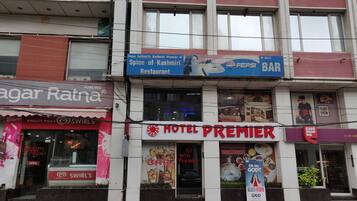 Pintu masuk properti