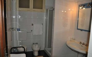 Free toiletries, hair dryer - Albergo Parmigiano (Novara)