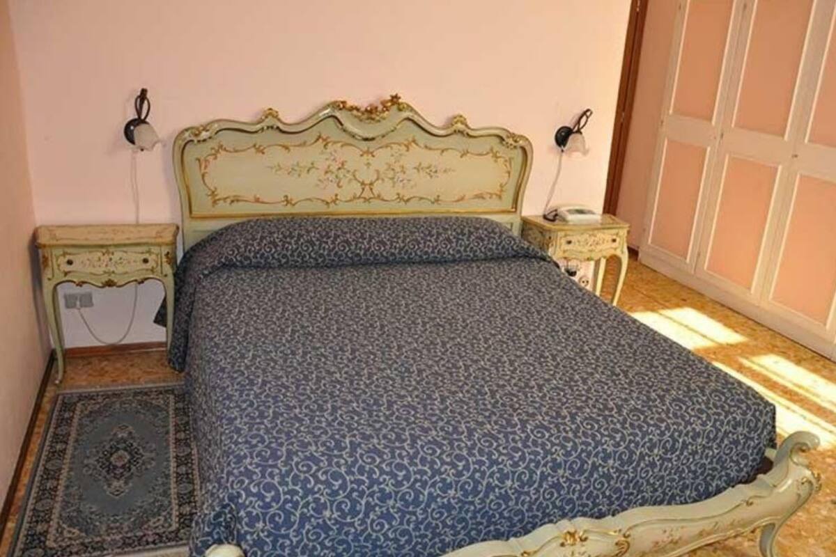 Double or Twin Room | Desk, WiFi (free)