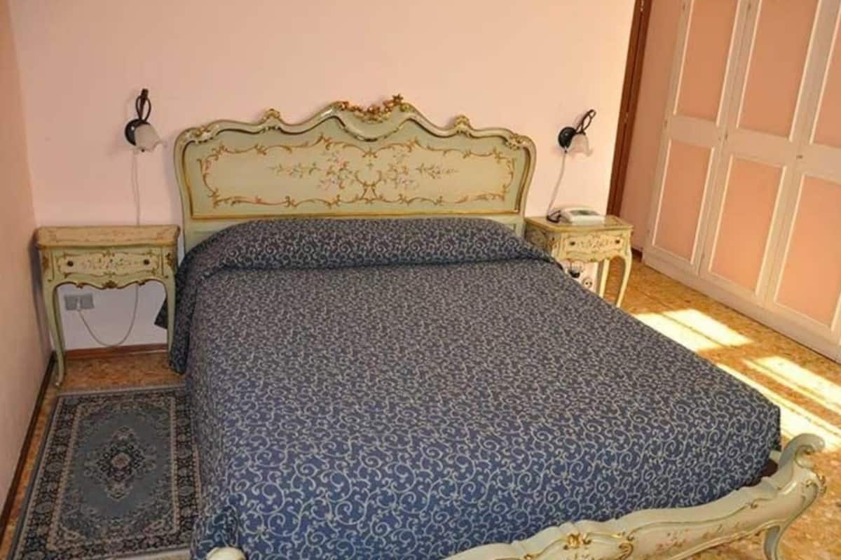 Double or Twin Room | Desk, free WiFi