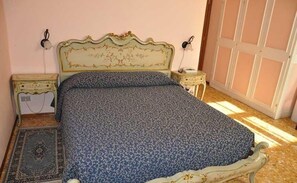 Dobbelt- eller tomannsrom | Skrivebord og wi-fi (inkludert)