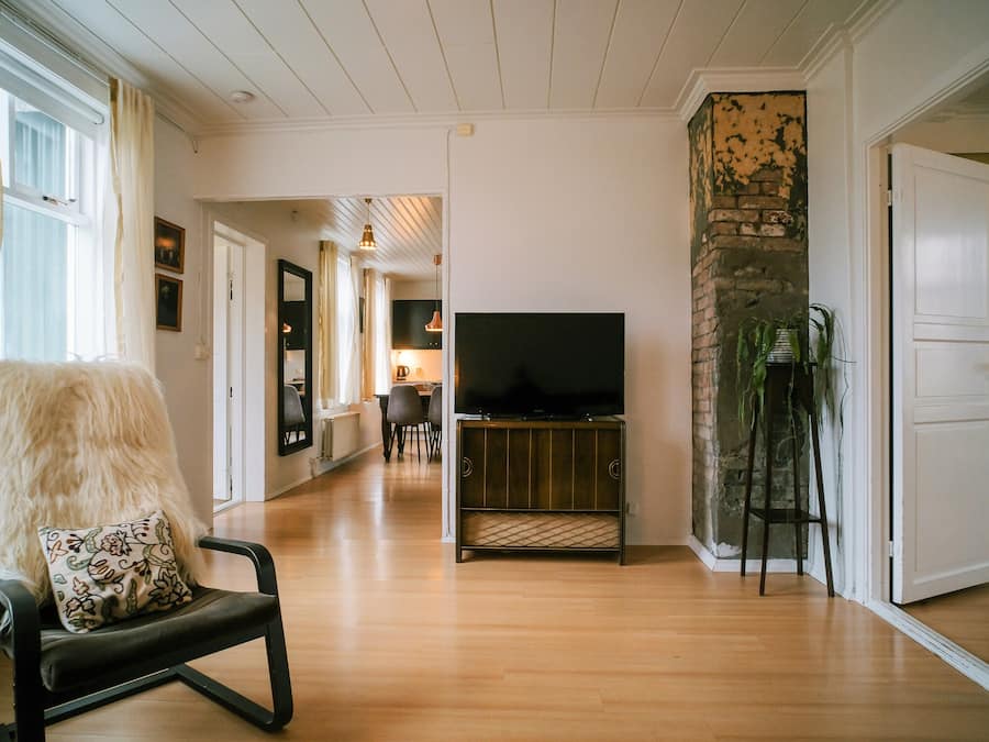 Apartment, 2 Schlafzimmer, Erdgeschoss | Wohnbereich | Fernseher