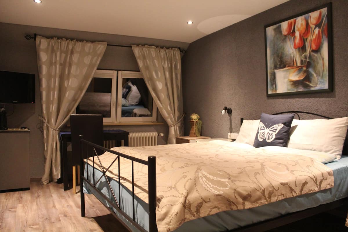 Standard Double Room | In-room safe, free cots/infant beds, rollaway beds, free WiFi