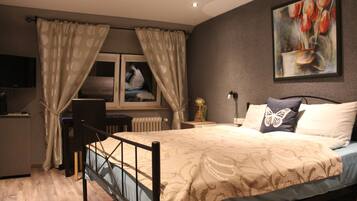 Standard Double Room | In-room safe, free cribs/infant beds, rollaway beds, free WiFi