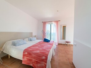 4 Schlafzimmer, Bügeleisen/Bügelbrett, Internetzugang, Bettwäsche