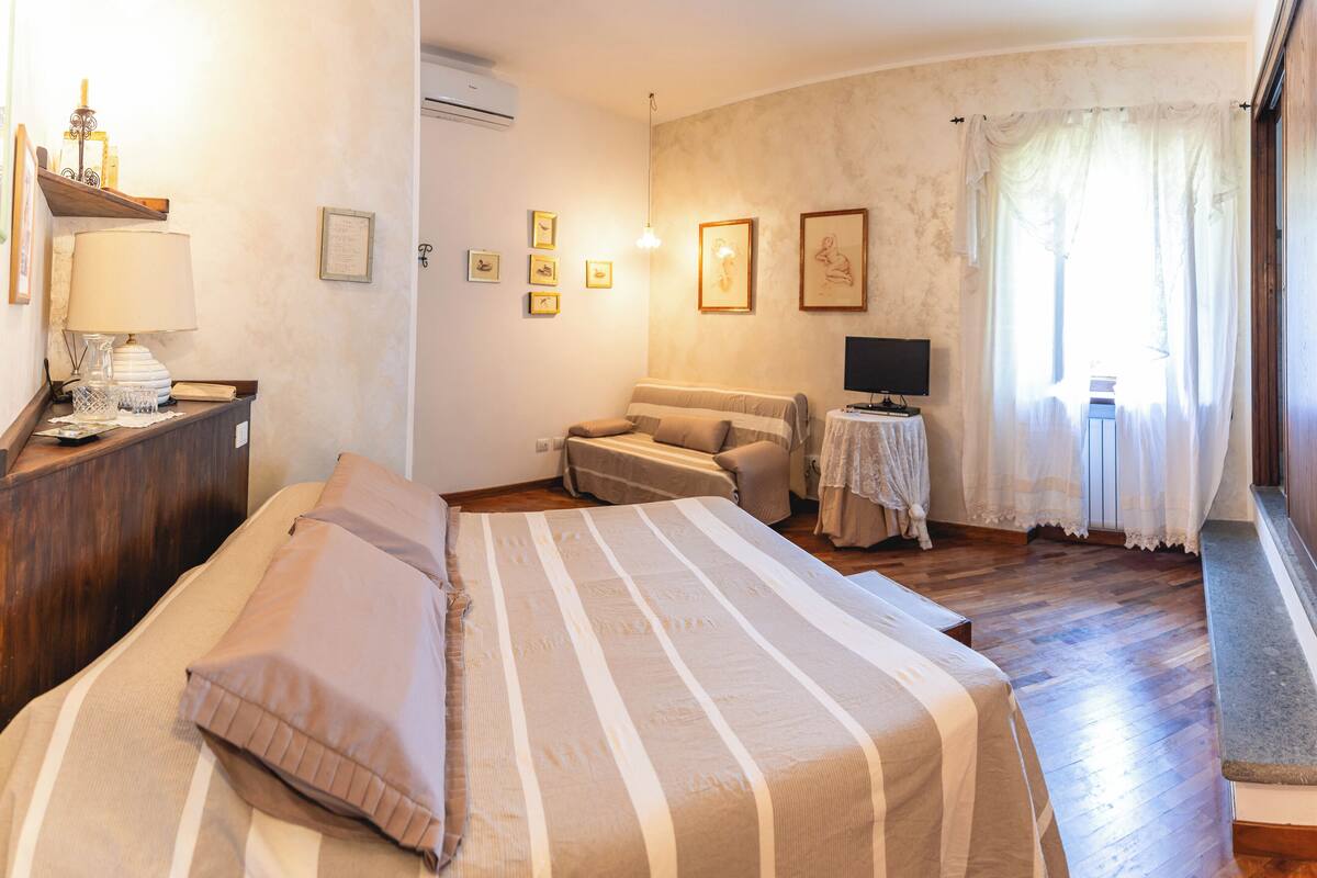 ห้องพักสำหรับสี่ท่าน, วิวสวน | ผ้านวมขนเป็ด, ตกแต่งพิเศษโดยเฉพาะ, โต๊ะทำงาน, พื้นที่ทำงานแบบใช้แล็ปท็อป