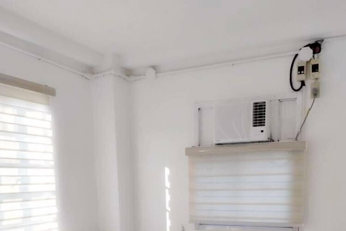 Dorm for 2 | Desk, bed sheets