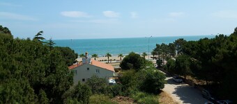 Deluxe Beach Residence