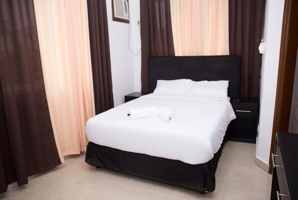 1 bedroom, iron/ironing board, free wired Internet