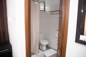 Shower, free toiletries