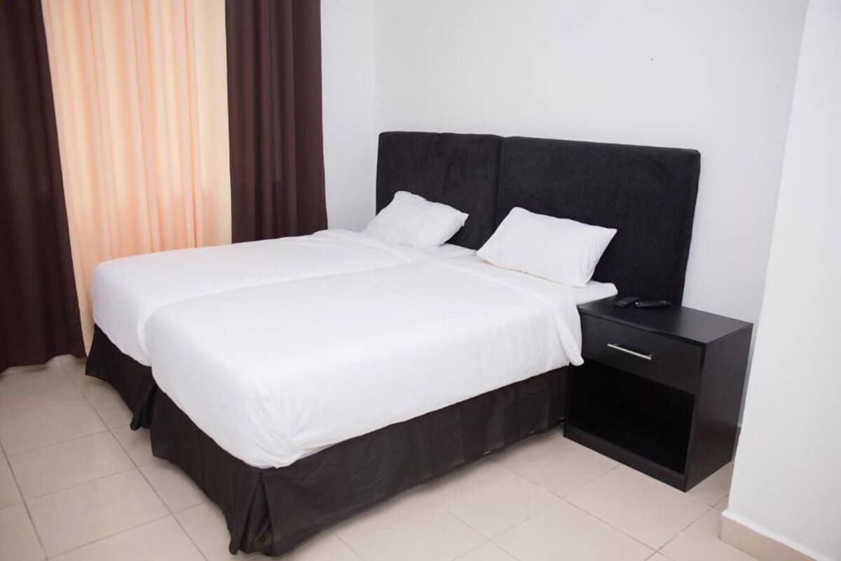 1 bedroom, iron/ironing board, free wired Internet