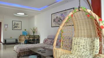 Suite, 2 Schlafzimmer | 2 Schlafzimmer, Schreibtisch, Verdunkelungsvorhänge, kostenloses WLAN