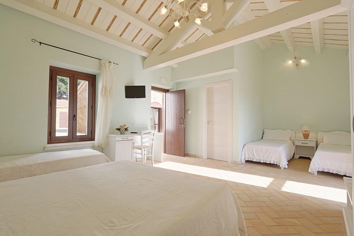 Family Room | Minibar, desk, WiFi (free), bed sheets