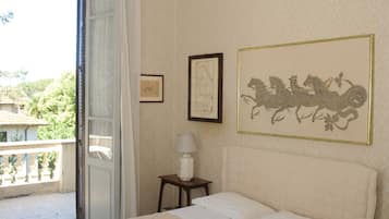 Doppia Deluxe, balcone | Biancheria da letto di alta qualità, una scrivania, insonorizzazione