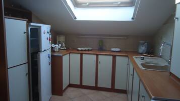Family House, 2 Bedrooms | Private kitchen | Full-size fridge, microwave, oven, stovetop