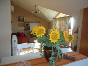 Family House, 2 Bedrooms | In-room dining
