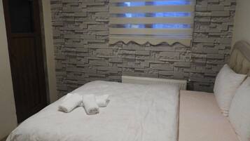 Apartemen, lantai dasar | Meja kerja, setrika/meja setrika, Wi-Fi gratis, dan seprai linen