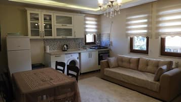 Departamento, planta baja | Cocineta privada | Refrigerador, microondas, parrilla de estufa y tetera eléctrica