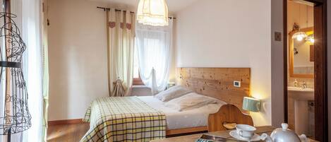 Family Townhome, 6 Bedrooms | 6 bedrooms, down duvets, minibar, individually decorated