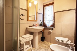 家庭联排别墅, 6 间卧室 | 浴室 | 淋浴设施、免费洗浴用品、吹风机、拖鞋