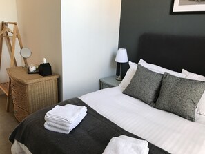 Kaupunkihuoneisto, 2 makuuhuonetta | 2 makuuhuonetta, silitysrauta/-lauta, ilmainen Wi-Fi, vuodevaatteet