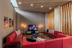 26-inch TV with cable channels - R.U Colegio de Cuenca - Centro Adscrito a la REAJ (Salamanca)