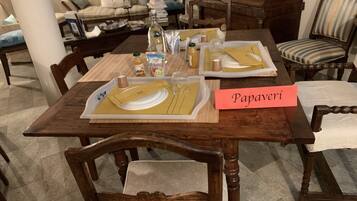 Colazione completa a pagamento, servita tutte le mattine